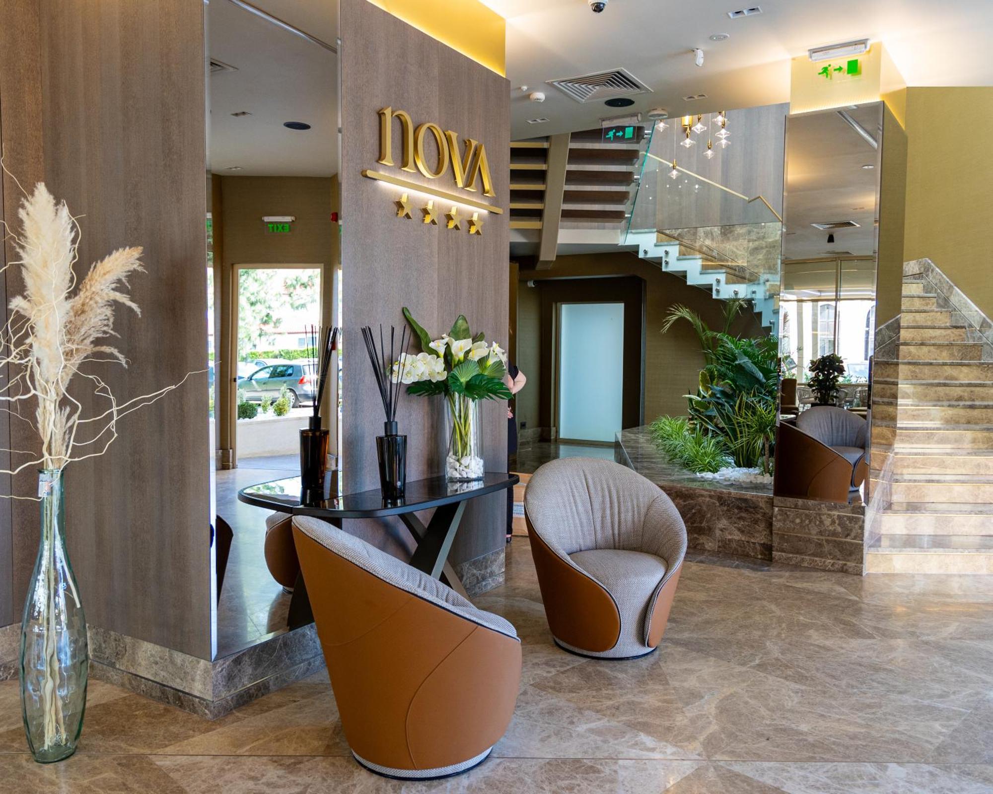 Hotel Nova Luxury Търговище Екстериор снимка