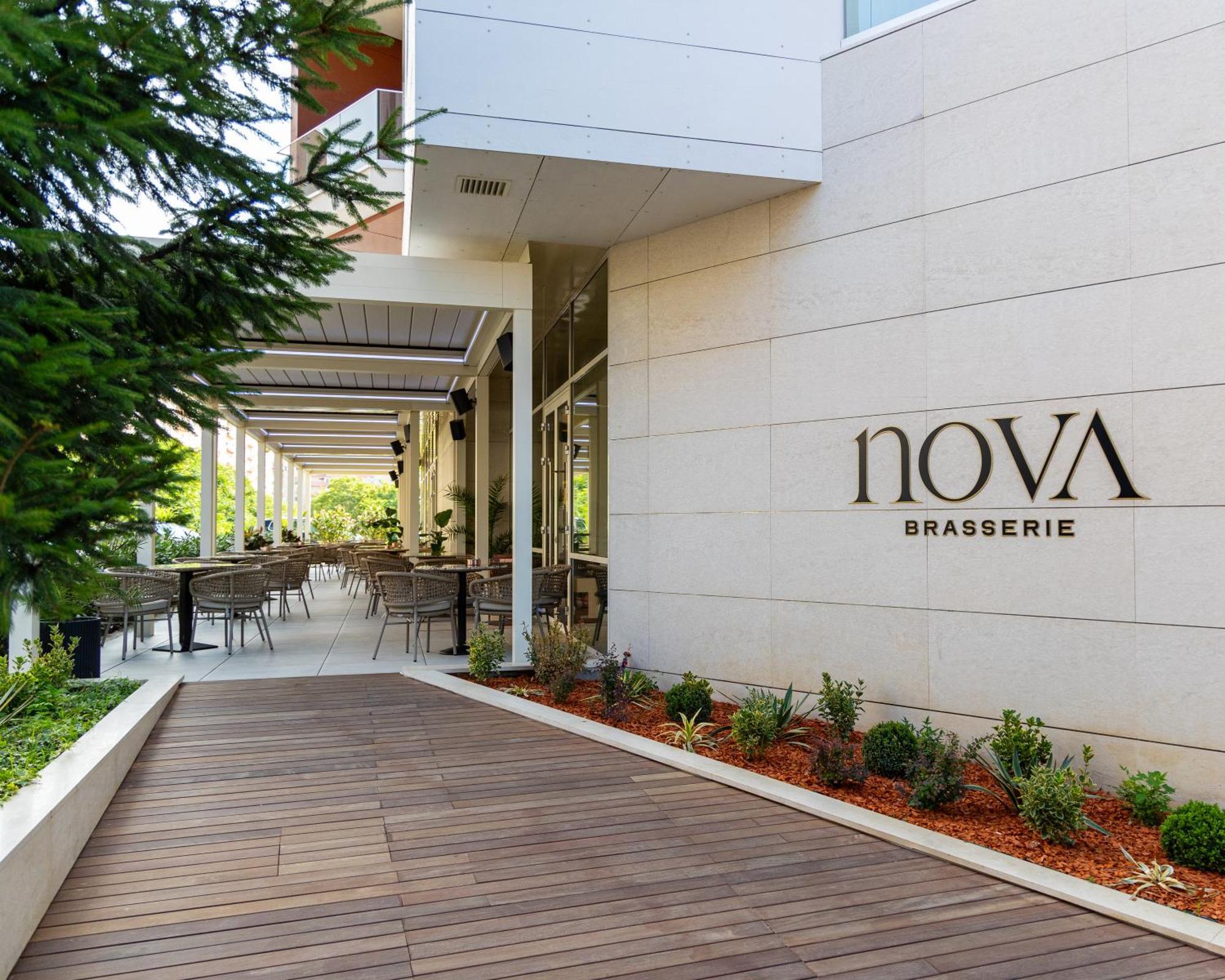 Hotel Nova Luxury Търговище Екстериор снимка